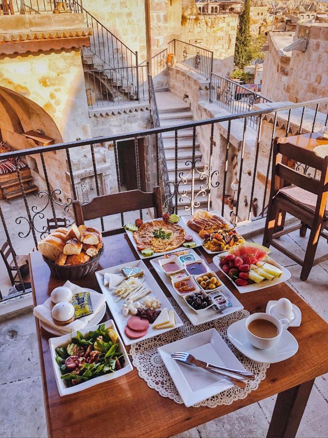 Charming Cave Hotel 2*