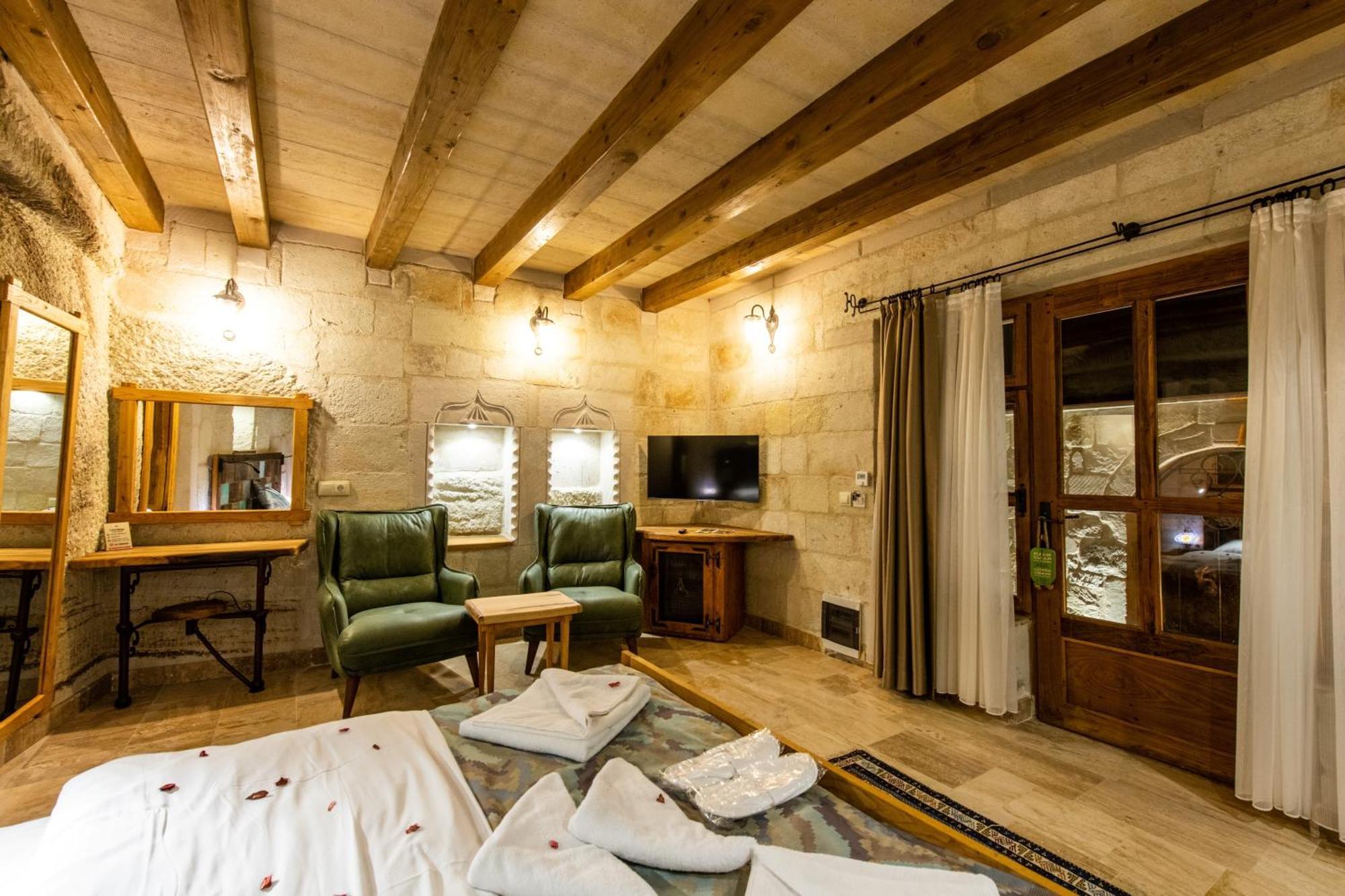 Charming Cave Готель