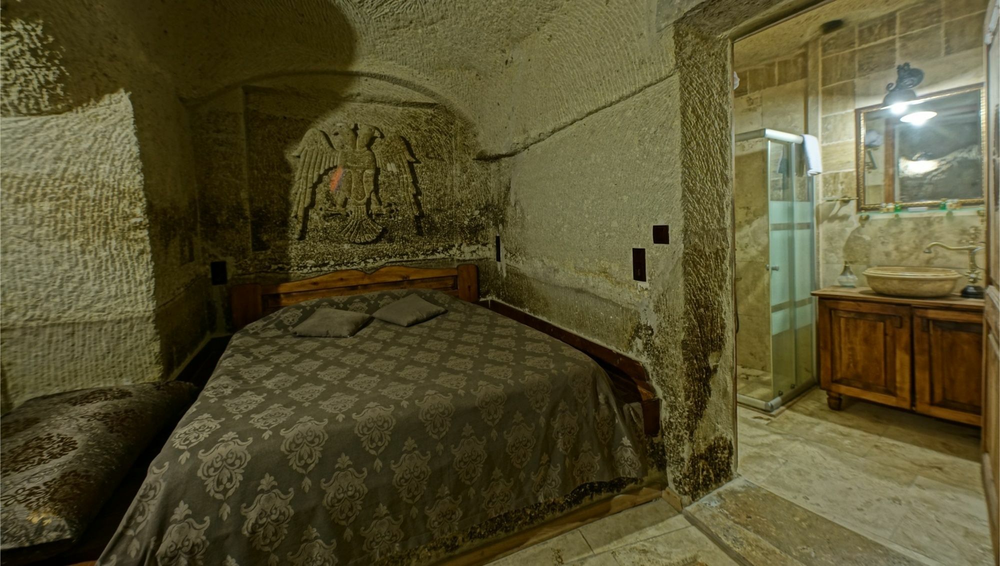 Charming Cave Готель