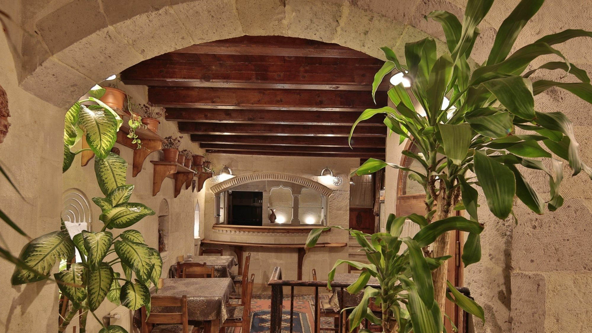 Готель Charming Cave 2*